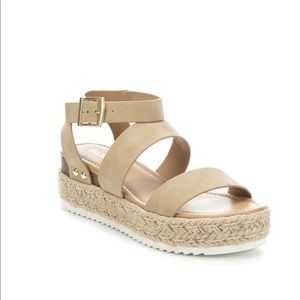 WOMEN'S SODA FLATFORM SANDALS